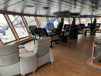 Oversiktlige arbeidsforhold på broen. Foto: Larsnes Mek
    
  
    

  
                  
              
		
		
		
		
		
		
		
		
		
		
		
		
		
		              
            
            

      Vakker innredning om bord i det nye fartøyet. Foto: Rovde Møbel og Design