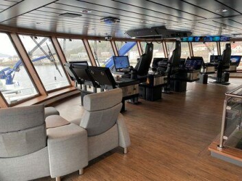 Oversiktlige arbeidsforhold på broen. Foto: Larsnes Mek
Vakker innredning om bord i det nye fartøyet. Foto: Rovde Møbel og Design Oversiktlige arbeidsforhold på broen. Foto: Larsnes Mek
Vakker innredning om bord i det nye fartøyet. Foto: Rovde Møbel og Design