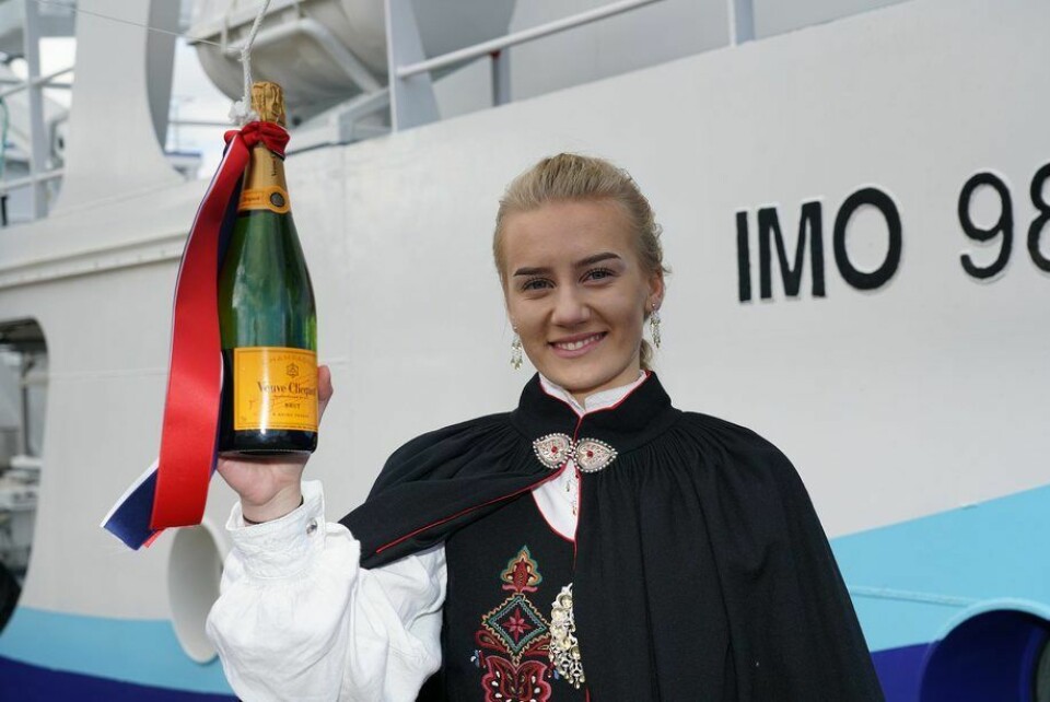 Gudmor for den nye båten var Agnes Hoseth (15) «Lady Anne Marie» er oppkalt etter hennes farmor Foto: Peder Otto Dybvik Gudmor for den nye båten var Agnes Hoseth (15) «Lady Anne Marie» er oppkalt etter hennes farmor Foto: Peder Otto Dybvik