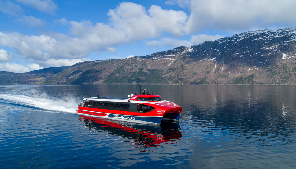 Det nye aerodynamiske fartøyet representerer et nytt og innovativt design for ekspressbåter. Det nye aerodynamiske fartøyet representerer et nytt og innovativt design for ekspressbåter.