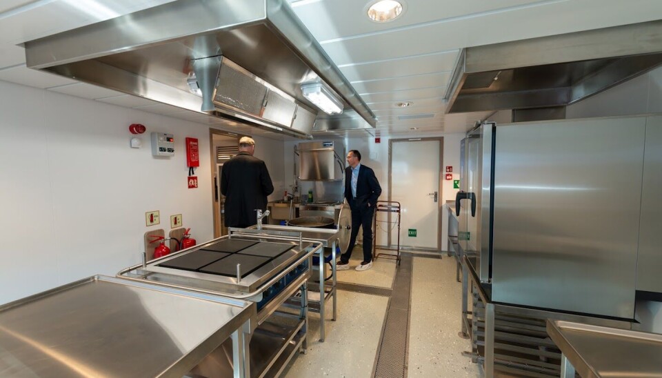 Fra byssen om bord. Fra byssen om bord.