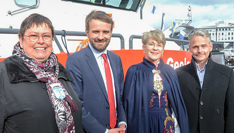 Ordfører Rita Ottervik, næringsminister Jan Christian Vestre, direktør i NGU May Britt Myhr og Kent Björklund i Kewatec. Ordfører Rita Ottervik, næringsminister Jan Christian Vestre, direktør i NGU May Britt Myhr og Kent Björklund i Kewatec.